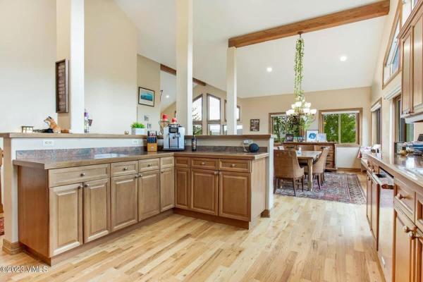 Na foto é possível ver o objeto 6 bd 6 Bath 5k sq ft Ski Home Close to Vail and BC localizado na cidade de Edwards.