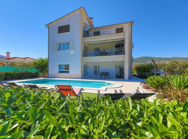 Scenic Elegant Trogir Villa With Pool - Trogir