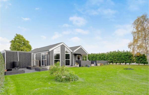 A la foto es mostra l'objecte Amazing Home In Skibby With Kitchen situat a la ciutat de Skuldelev.