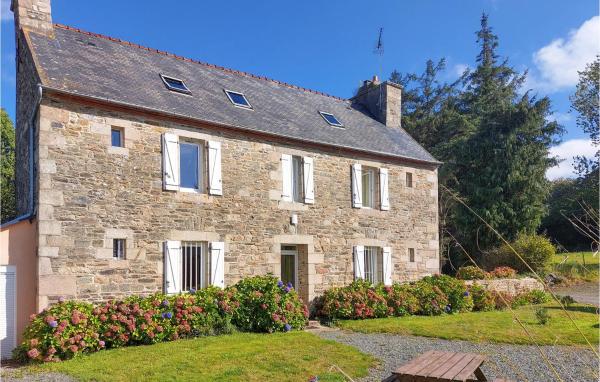6 Bedroom Beautiful Home In Tréguier - Pleubian