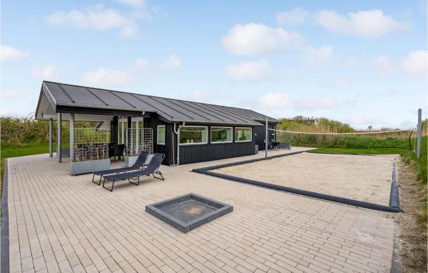 Auf dem Foto ist das Objekt Holiday Home Lakolk Rømø Denmark in der Stadt Bolilmark zu sehen.