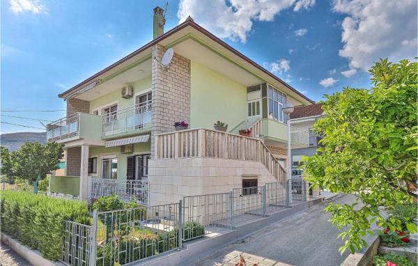 Two-bedroom Apartment In Trogir - Trogir