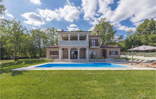 A la foto es mostra l'objecte Villa Anima situat a la ciutat de Beram.