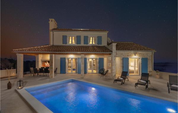 A la foto es mostra l'objecte Villa Muralis situat a la ciutat de Ninski Stanovi.