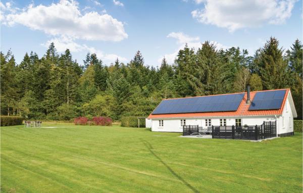 Na fotografii je vidět objekt Holiday Home Strandvejen Brovst Denm nacházející se ve městě Brovst.