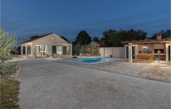 A la foto es mostra l'objecte Villa Oliveto Smilcic situat a la ciutat de Smilčić.