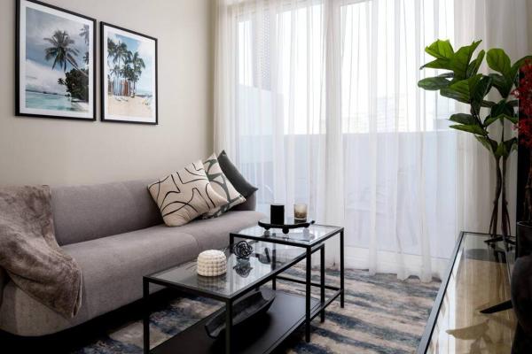 Foto 2: Waves - Canal-View Elegance 1BR Apt in Reva Residences