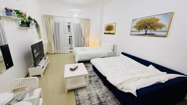 Foto 1: Spacious Studio with balcony Trafalgar Central tower International city Dubai