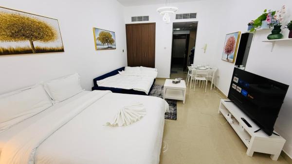 Foto 7: Spacious Studio with balcony Trafalgar Central tower International city Dubai