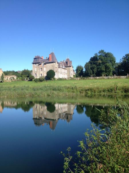 Auf dem Foto ist das Objekt Château d'Hugémont- aile du Parc in der Stadt Marbaix zu sehen.