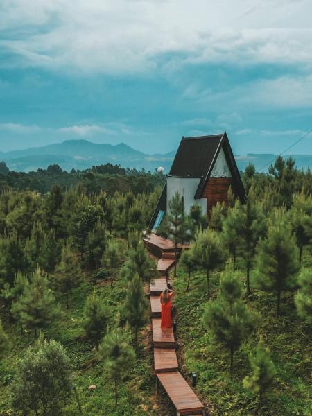 Na zdjęciu widoczny jest obiekt Cabana com hidromassagem na montanha położony w mieście Ribeirão Grande.