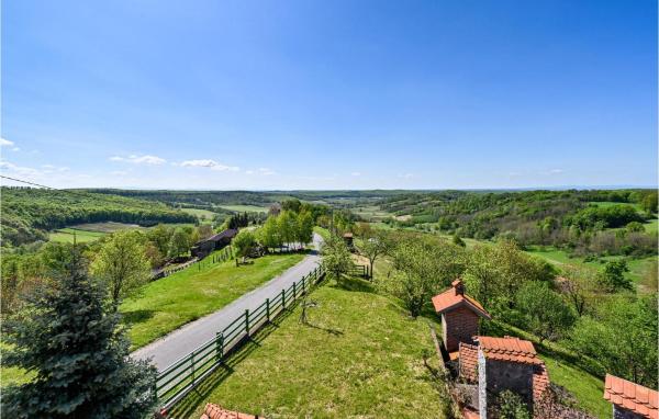 Auf dem Foto ist das Objekt Cozy Home In Ribnjacka With Kitchen in der Stadt Ribnjačka zu sehen.