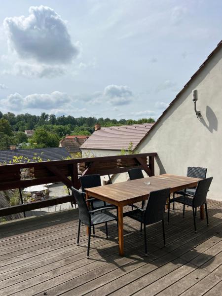 På billedet ses objektet Apartmán typu Loft beliggende i byen Kolešov.