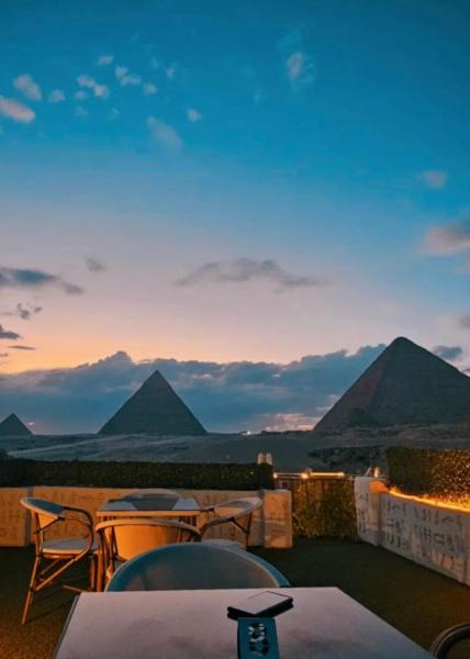 Na fotografii je vidět objekt pyramids apartment nacházející se ve městě Káhira.