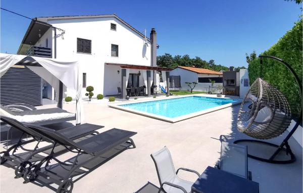 Auf dem Foto ist das Objekt Three-Bedroom Apartment In Svetvincenat in der Stadt Svetvinčenat zu sehen.