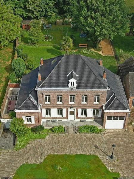 The photo shows the Vakantiehuis L'Antoniade located in the city of Bois.