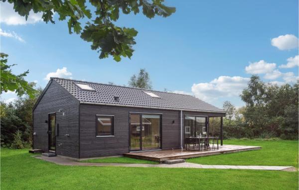 På billedet ses objektet 3 Bedroom Stunning Home In Grenaa beliggende i byen Brøndstrup.