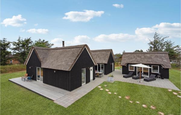 Na fotografii je vidět objekt 3 Bedroom Amazing Home In Ringkøbing nacházející se ve městě Ringkobing.