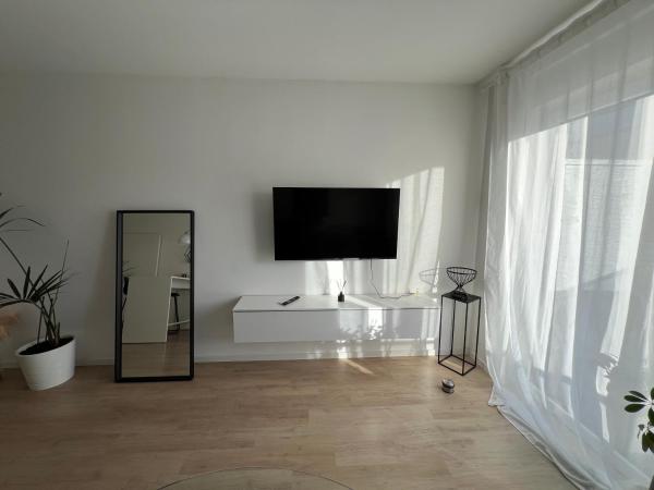 Na fotografii je vidět objekt Luxus Wohnung in Schönefeld an Berlin direkt am Flughafen nacházející se ve městě Schönefeld.