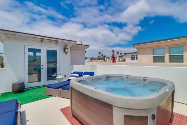 Rooftop Patio Hot Tub Ac Beach & Bay Views - San Diego, CA