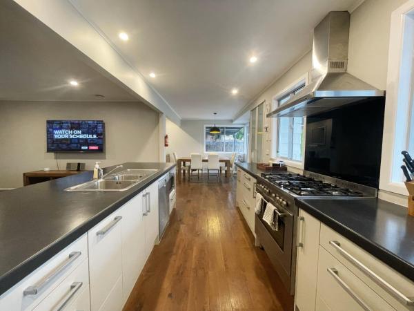 A la foto es mostra l'objecte New painted 5 bdms spacious house close to the Base situat a la ciutat de Hamilton.