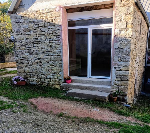 På billedet ses objektet gite du piou beliggende i byen Antrenas.