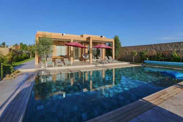 Na fotografii je vidět objekt Villa Iris ,Moderne & Élégant avec Piscine &Jardin nacházející se ve městě Azib Oulad Lâdem.