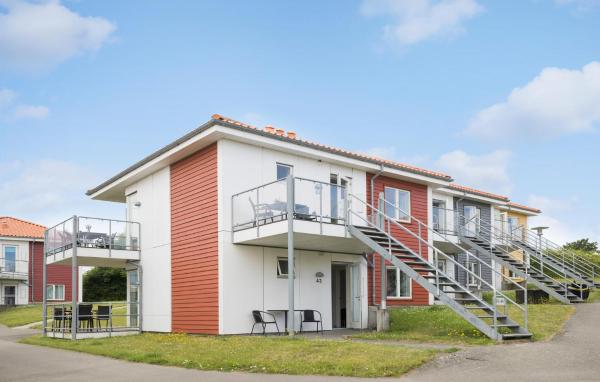 A la foto es mostra l'objecte Gudhjem Søpark Lejl 44 situat a la ciutat de Gudhjem.
