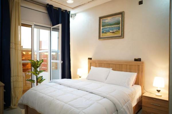 A la foto es mostra l'objecte Spacious and Calm Apartment 100m with Balcony , Fast Fiber , Parking and IPTV situat a la ciutat de Kenitra.