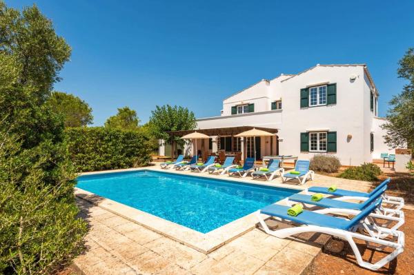 Na fotografii je vidět objekt Villa Biniparrell by Villa Plus nacházející se ve městě Biniparrell.