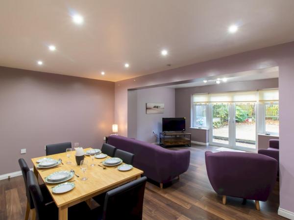 A la foto es mostra l'objecte Cozy Coastal 3-Bedroom Home in North Shields - PTK situat a la ciutat de North Shields.