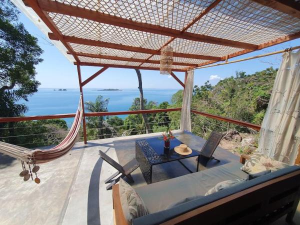 La photo montre l'objet Komba Zoli, villa nature Nosy Komba Madagascar situé dans la ville de Ampasindava.