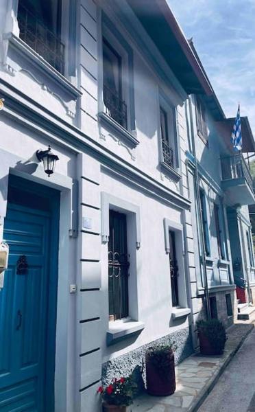 Nella foto è visibile l'oggetto ΚΥΑΝΟΝ παραδοσιακή μονοκατοικία στην Φλώρινα situato nella città di Skopiá.