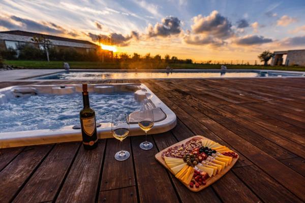 A la foto es mostra l'objecte Villa Sanpadeo for kids & families in Central Istria with jacuzzi, sauna & sea view situat a la ciutat de Brtonigla.
