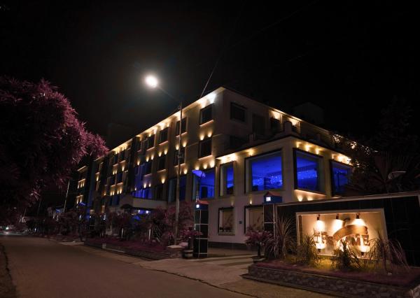 A la foto es mostra l'objecte THE FAME HOTEL situat a la ciutat de Jādabpur.