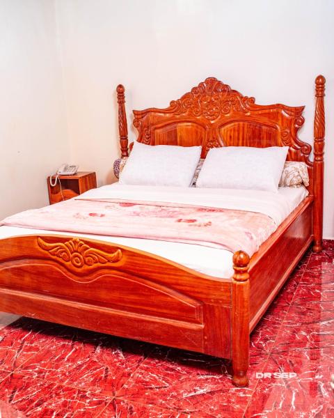Na fotografii je vidět objekt CERGY PONTOISE Hôtel Bafoussam nacházející se ve městě Bafoussam.