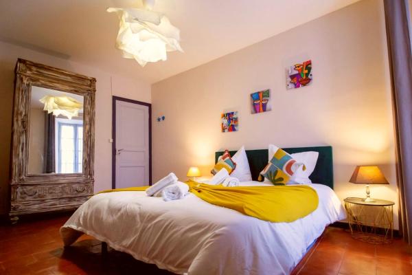 A la foto es mostra l'objecte La Maison Bleue situat a la ciutat de Oupia.