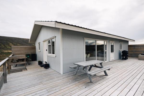 På billedet ses objektet Stylish cottage with hot tub beliggende i byen Stóri-Ás.