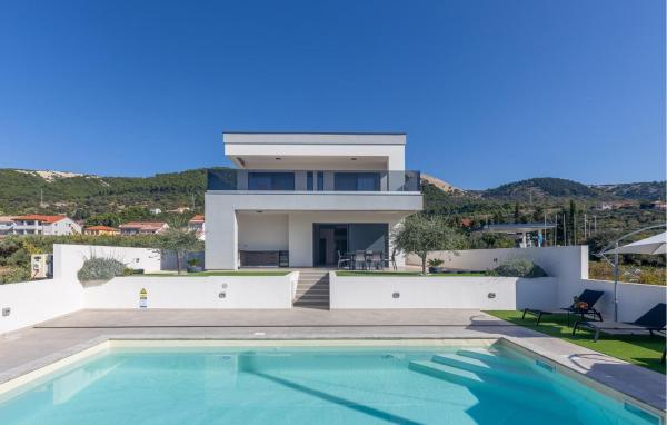 Awesome Home In Banjol - Lun