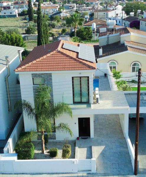 Marios Villa, Larnaca