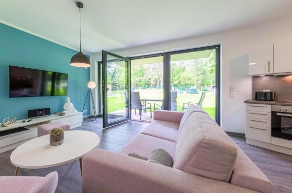 På bildet vises objektet Maulwurfsgarten - Modernes Apartment mit Terrasse, Walk-In-Dusche & Wellnesszugang som ligger i byen Möllen.