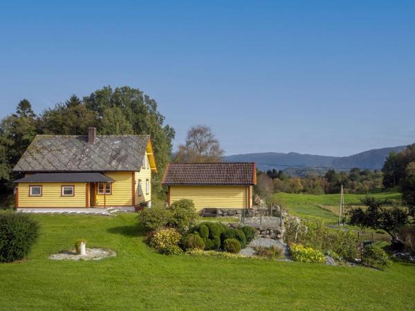The photo shows the Chalet Gulehuset by Interhome located in the city of Klinkholmen.