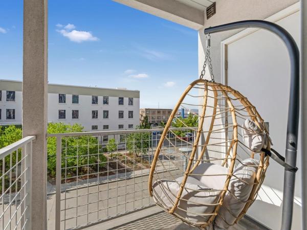 Billede 3: Apt in Heart of SLC - King Bed - Gym - Smart TV