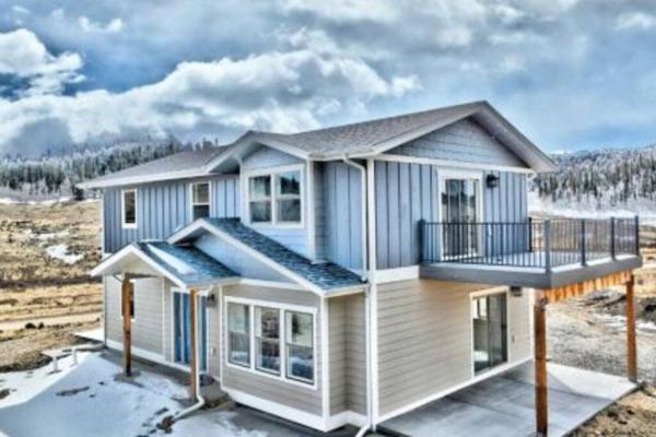 Na zdjęciu widoczny jest obiekt Cozy Modern Mountain Cabin 1 położony w mieście Jefferson.
