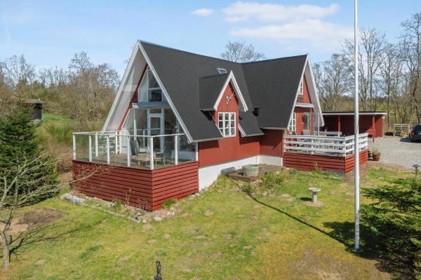 A la foto es mostra l'objecte Charming And Well-Maintained Holiday Home With Lovely Sea View situat a la ciutat de Ebeltoft.