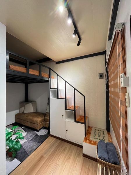 A la foto es mostra l'objecte Lee's Transient Unit 1 situat a la ciutat de Digos.