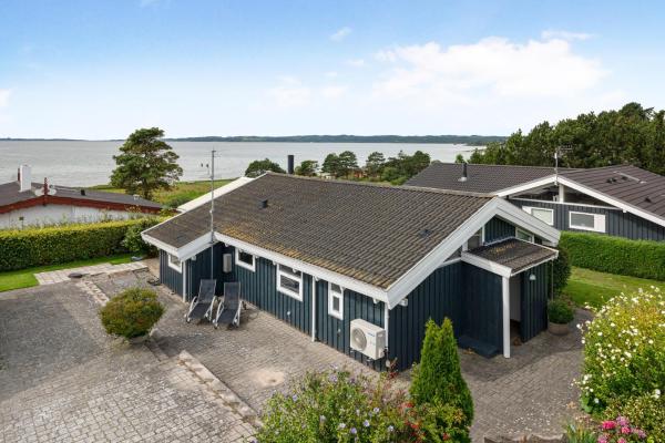 A la foto es mostra l'objecte Beautiful Summer House With Sea View Near Ebeltoft situat a la ciutat de Ebeltoft.