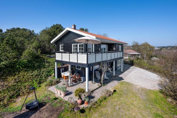 A la foto es mostra l'objecte Beautiful And Stylishly Decorated Two-Story Summer House Close To Ebeltoft situat a la ciutat de Ebeltoft.
