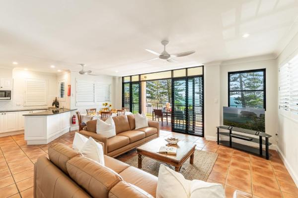 Fotografie 8: Arcoola 2 - Views Over Main Beach - Holiday Yamba