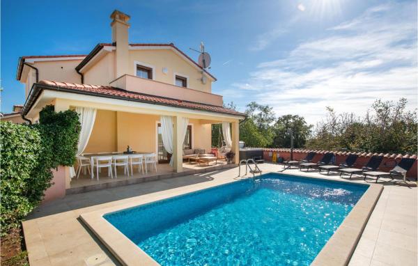 照片显示了位于Sarići市的Nice Home In Krvavici物件。